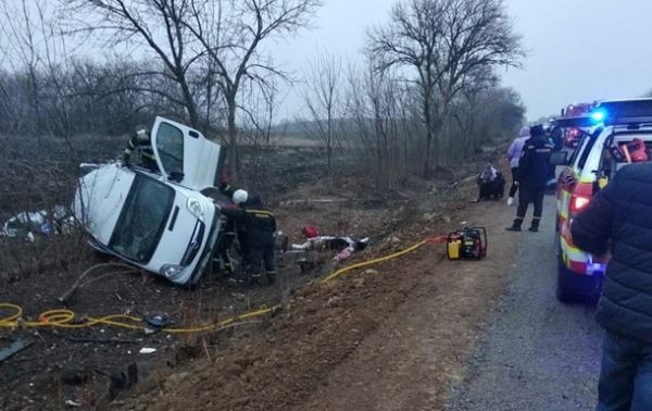 Под Луганском маршрутка слетела в кювет: есть жертвы