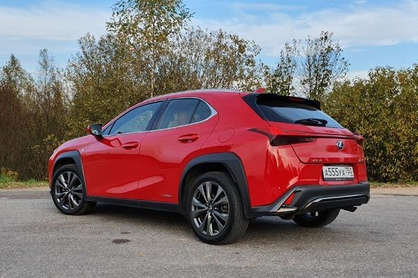 Тест-драйв Lexus UX