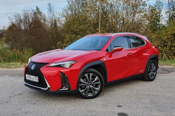 Тест-драйв Lexus UX