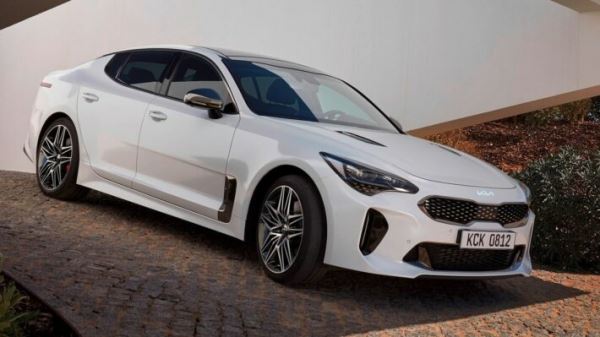 В России начался прием заказов на обновленный фастбек KIA Stinger 2022 модельного года