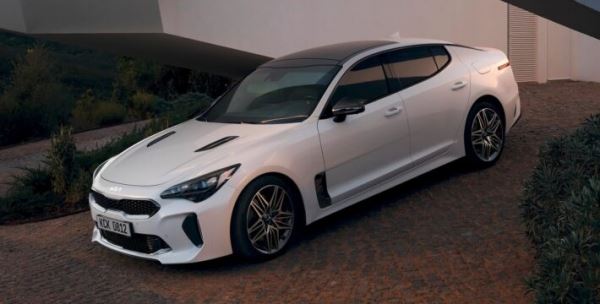 В России начался прием заказов на обновленный фастбек KIA Stinger 2022 модельного года